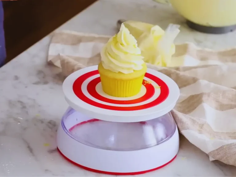 Delicious lemon cupcakes with fluffy frosting, perfect for any occasion